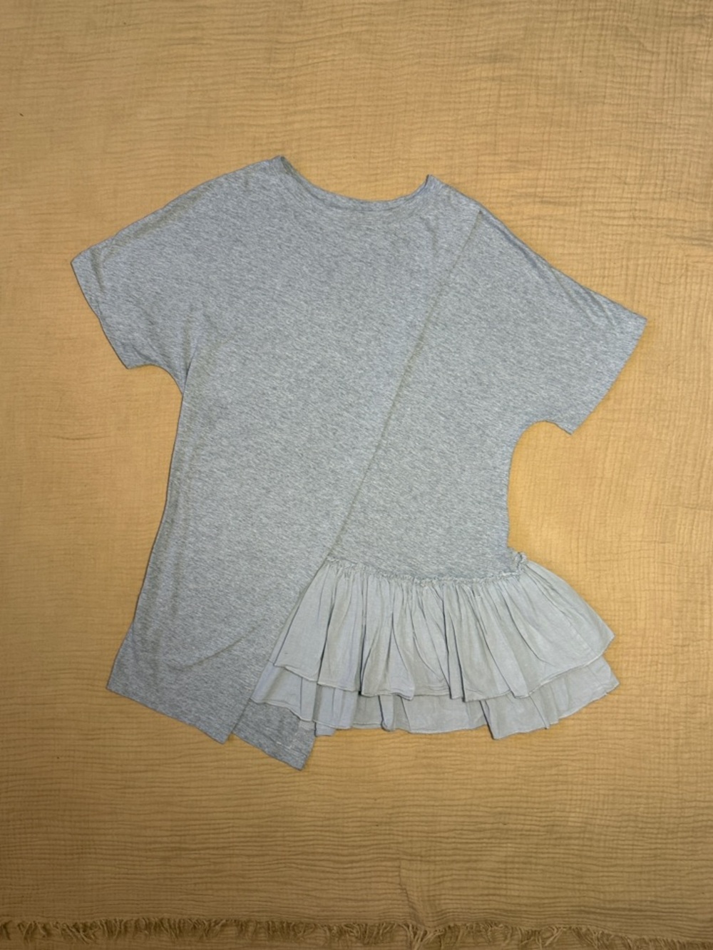 Unfashional Women’s Gray Asymmetrical Ruffle Hem Short Sleeve Top